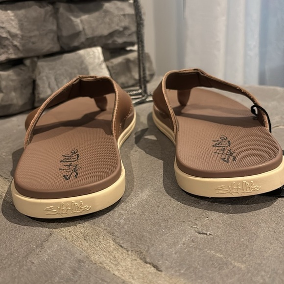 Salt Life Leather Upper,Rubber Outsole, textured insole,thong flip flops/sandals - Picture 5 of 11